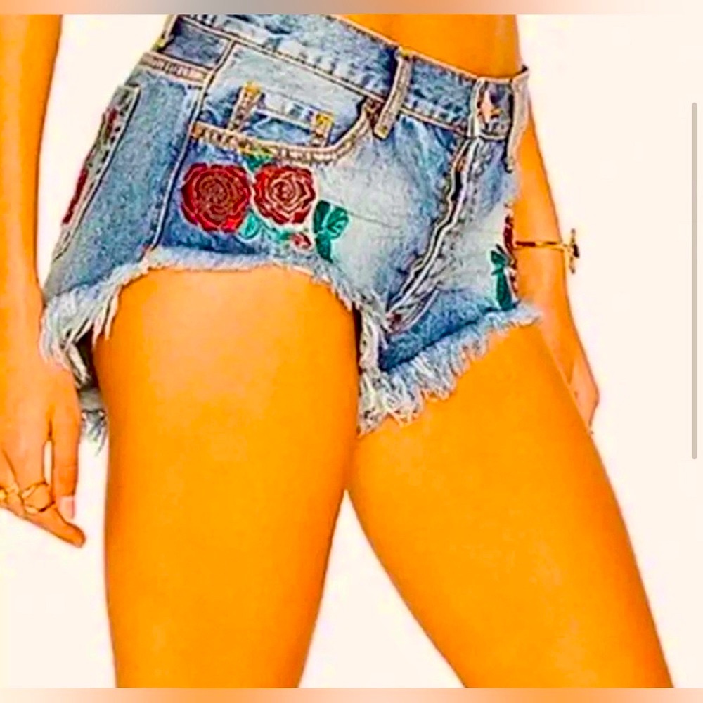 One Teaspoon Embroidered Rose Shorts. “Rollers”. Low waist, long rise, raw hem. - Picture 3 of 9